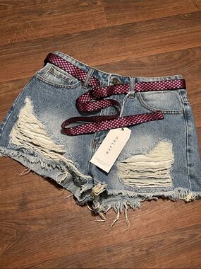 NWT Nature Distressed High Rise Denim Shorts Size M 28